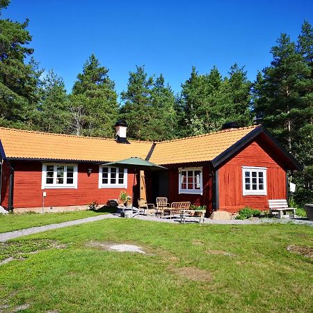 Smedjan Cottage Enköping エクステリア 写真
